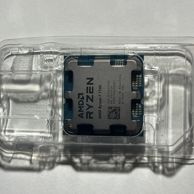 AMD Ryzen 7 7700 neuf avec ventilateur 