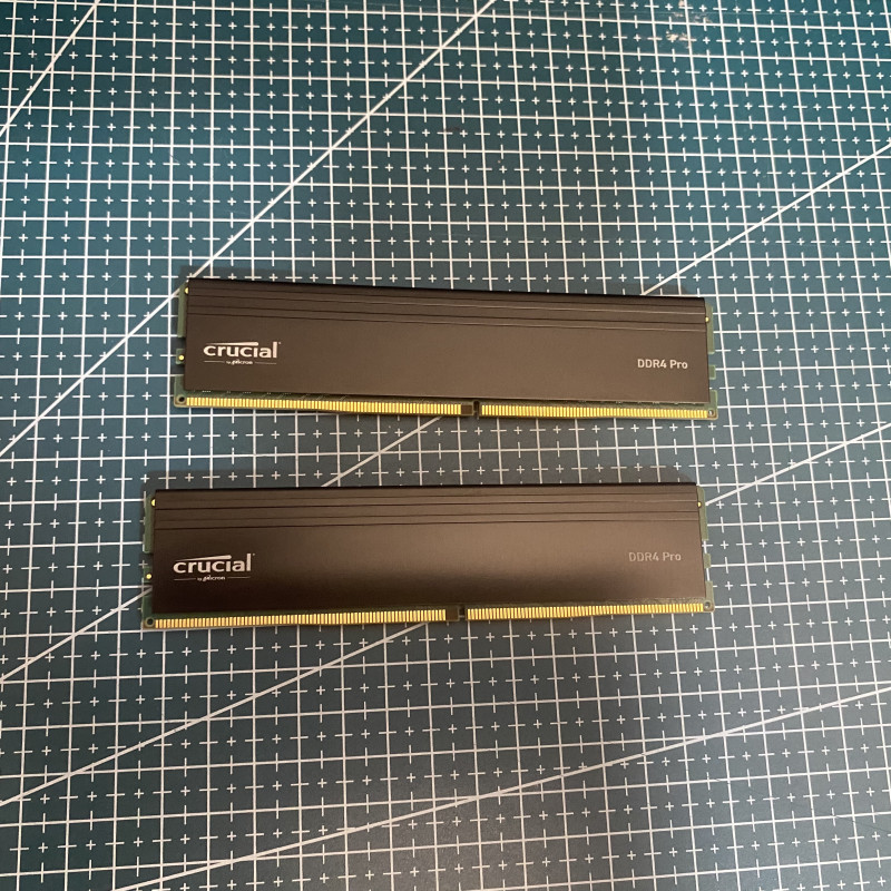 Crucial Pro RAM DDR4 64Go Kit (2x32Go) 3200MHz, Intel XMP 2.0, PC Mémoire - CP2K32G4DFRA32A