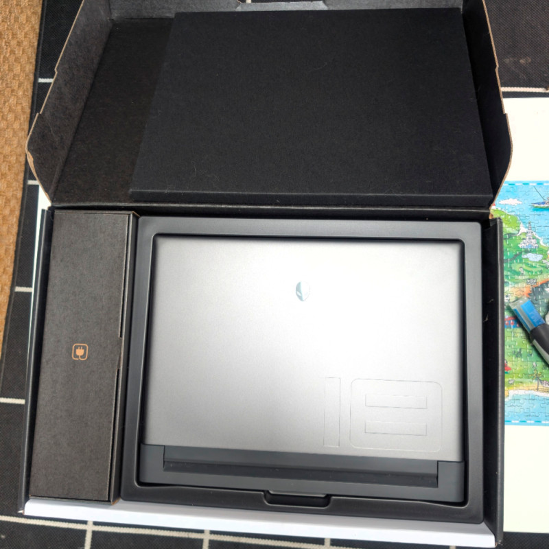 Alienware M18 R2 (2024) | 64 Go RAM | i7-14700HX | RTX 4070 - Photo 3