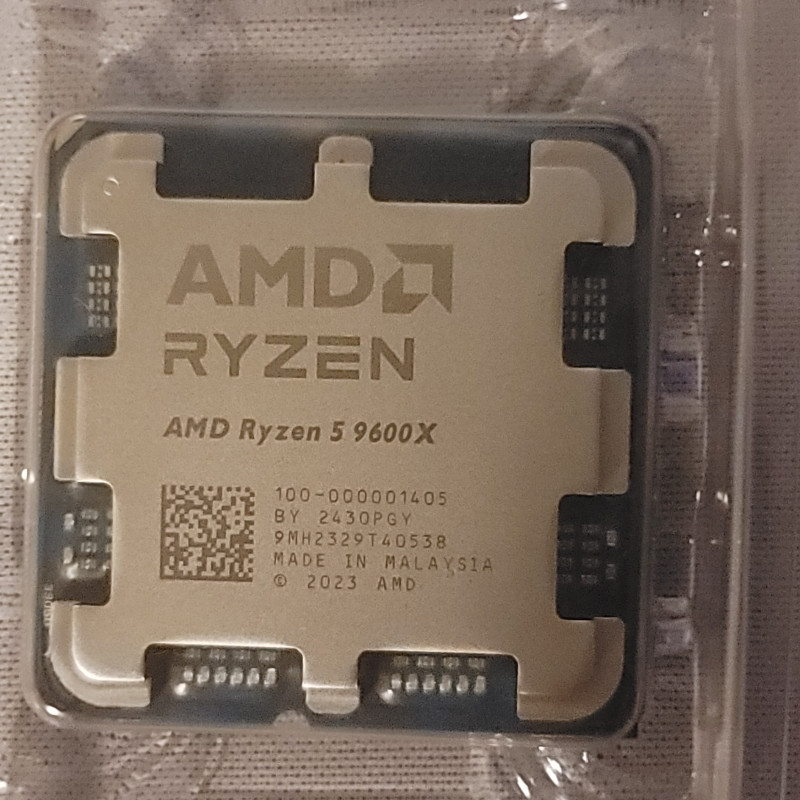 Processeur AMD Ryzen 5 9600X - Parfait état