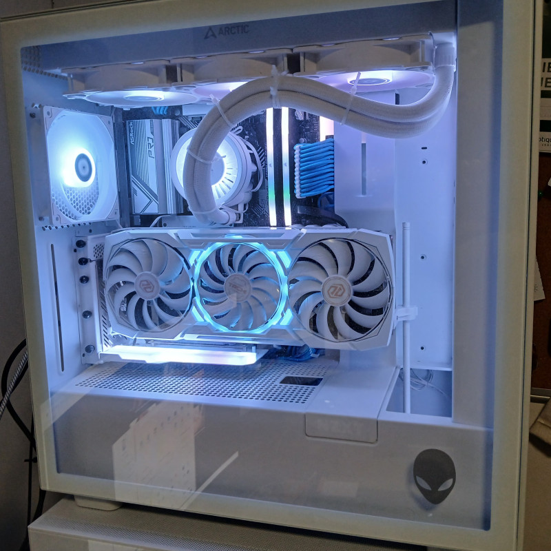 PC Gamer White ultra AMD Ryzen 7 9800X3D DDR5 32Go  RX 7900XTX