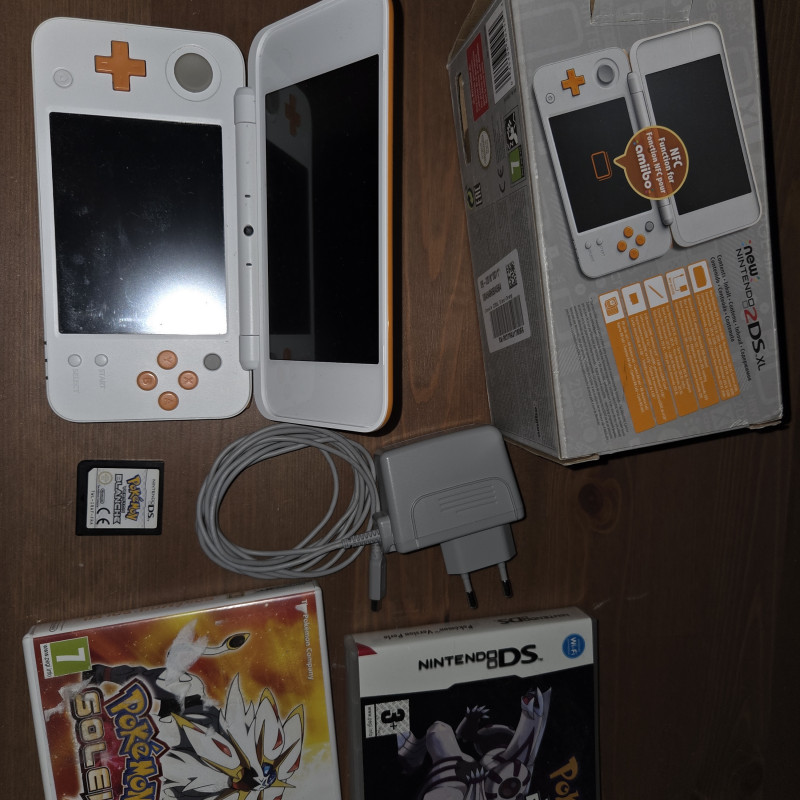 Nintendo New 2DS XL Blanche et 3 jeux pokemon