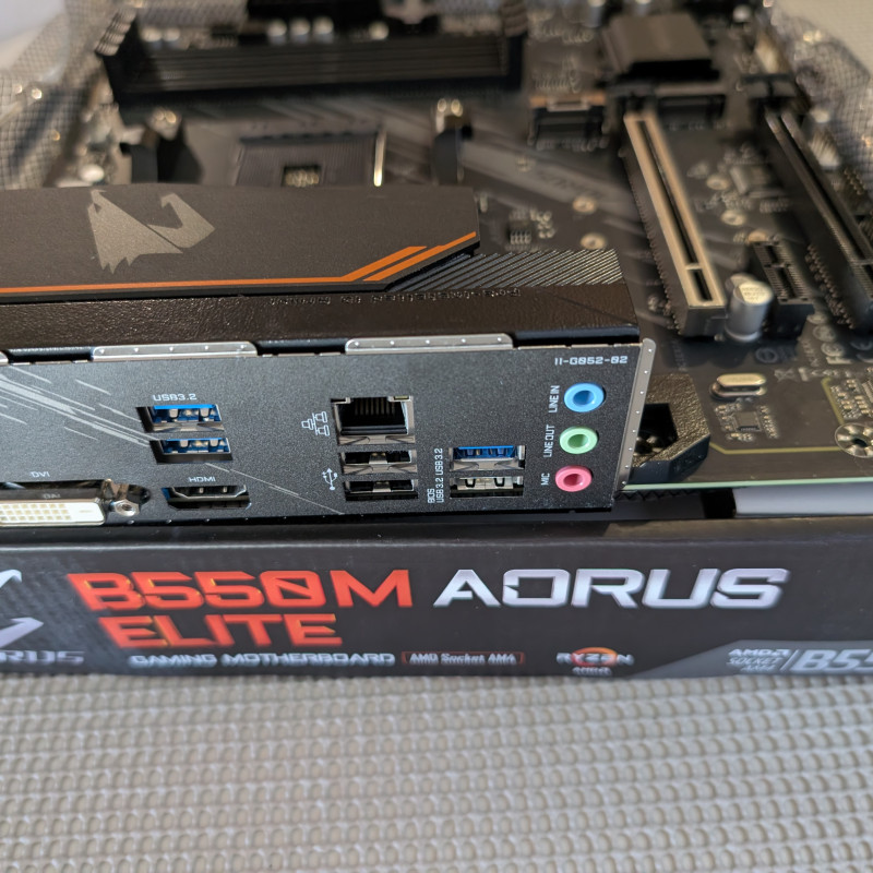 aorus B550M élite carte mère AM4